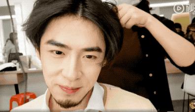 一开始我以为爱上了实力派，没想到他们还全是梗王