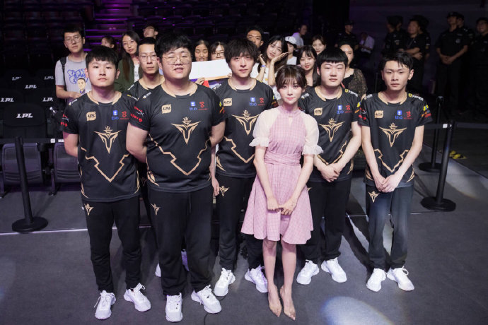 何猷君和王思聪哪个厉害,王思聪何猷君打游戏