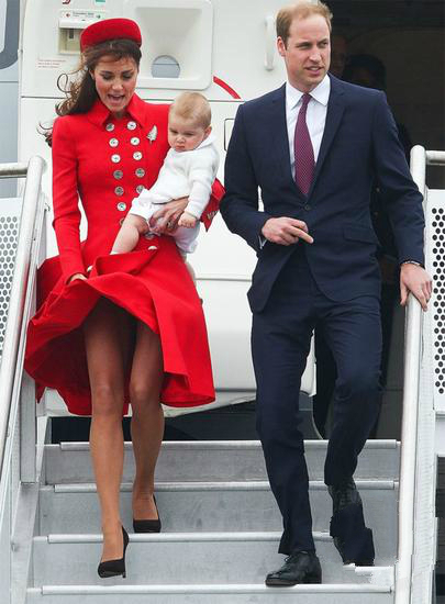 戴安娜倒着走躲避狗仔,戴安娜躲狗仔队