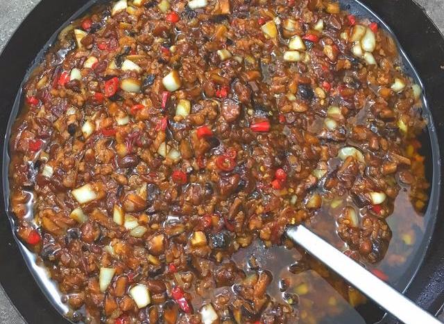 在家自制香菇酱,自制香菇酱味道一绝