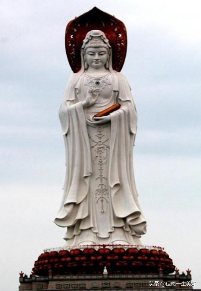 虔诚敬拜大慈大悲观世音菩萨,致诚顶礼大慈大悲观世音菩萨