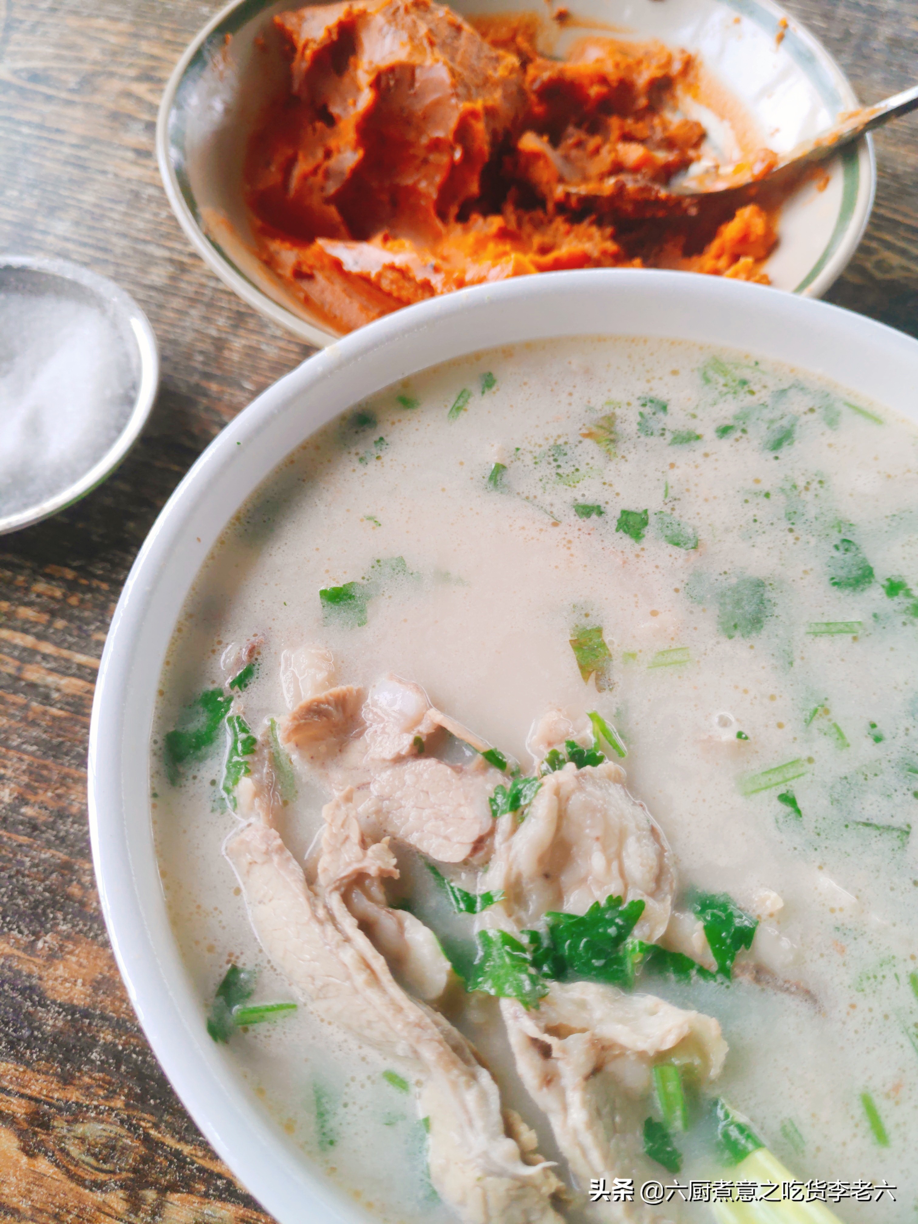 羊汤配馍,羊汤加油饼