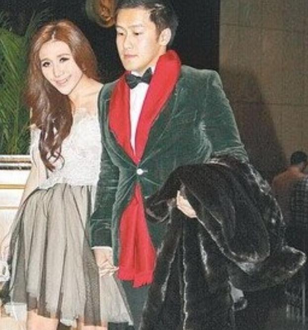 叛逆千金何超盈：未婚先孕，闪婚小8岁哈尔滨学霸，如今怎样了？