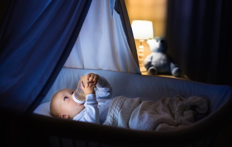 夜奶要戒掉？2岁JoJo喝夜奶640毫升，我是该喂还是不该喂