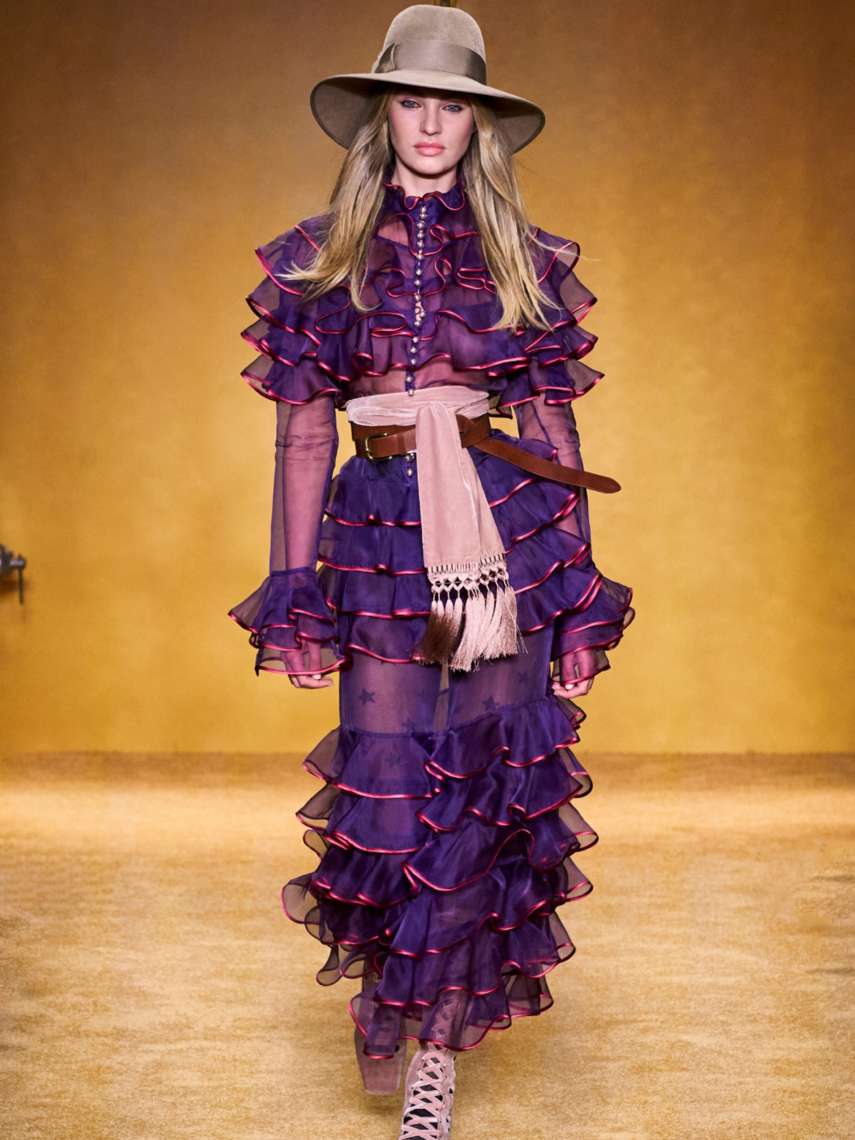 candice糖糖走秀摔跤,candice糖糖舞蹈服