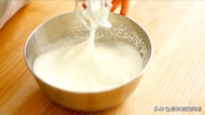 邱莹莹同款草莓奶油蛋糕，基础戚风胚，徒手脱模剖片及抹面挤花