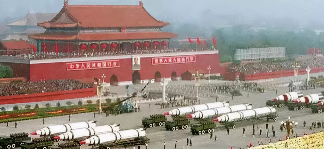 长津湖战役霍英东到底做了什么？死后竟然可以享受国葬