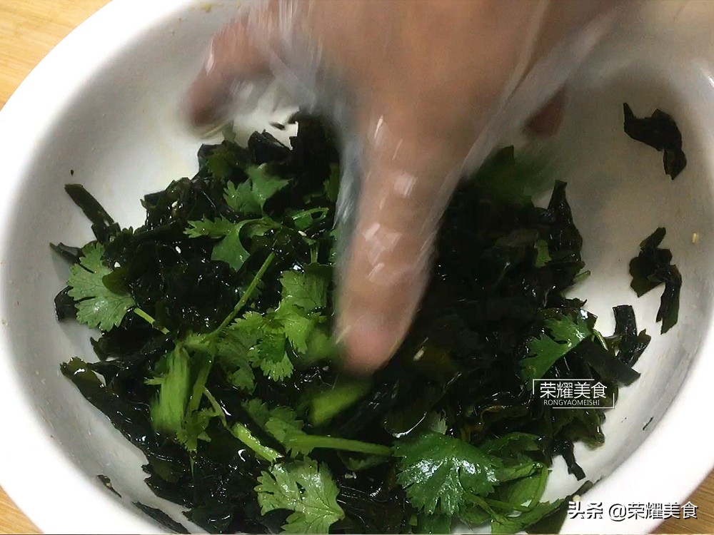 凉拌螺旋藻和海石花,深海螺旋藻凉拌怎么做