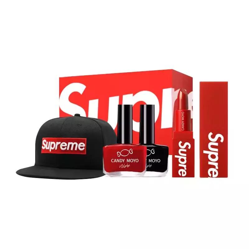 一份报纸200块，一块板砖卖6000？Supreme凭什么这么火？