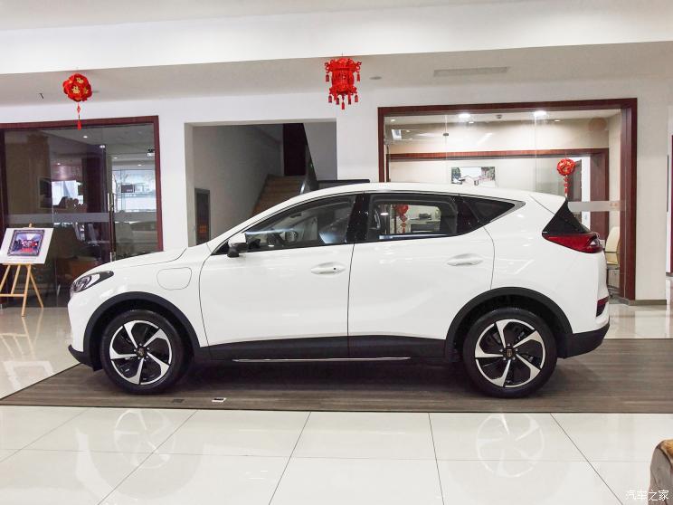 红旗新能源车e-hs3四驱测评,红旗e-hs3四驱和两驱怎么看