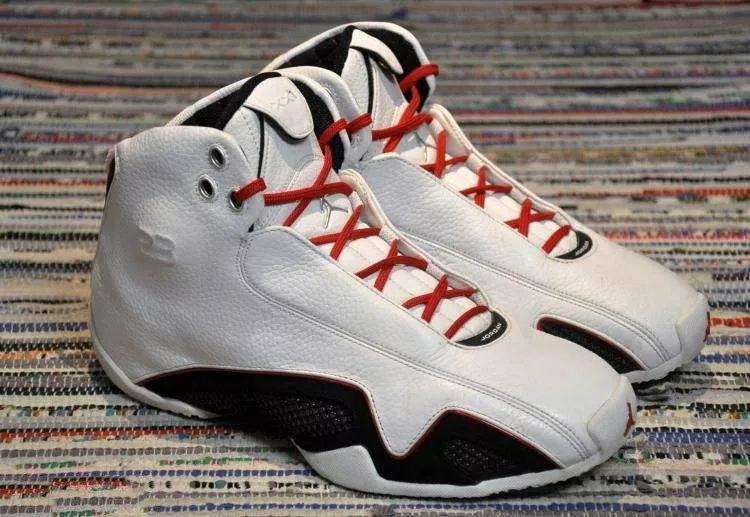 yeezy和aj哪个定位更高,yeezy区别