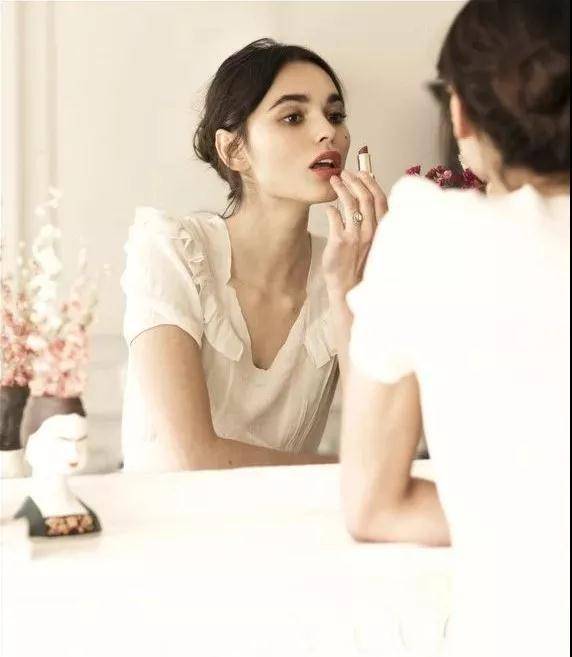 好看又好穿的女人,法国女人穿什么好看又漂亮