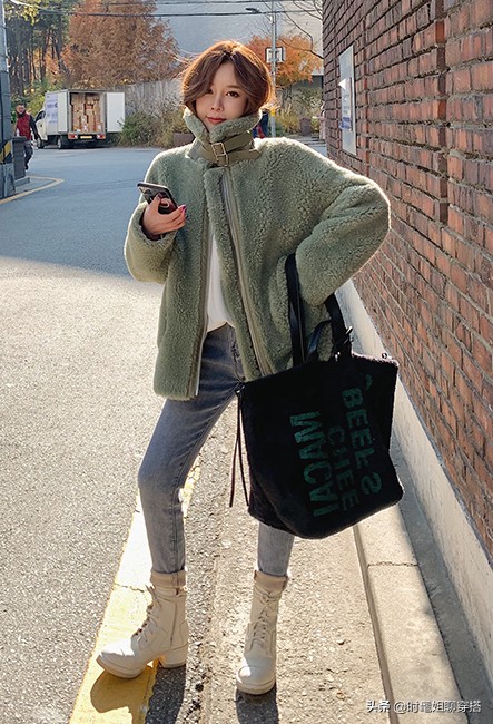 冬天穿加绒牛仔裤好看还是不加绒,冬季加绒牛仔裤修饰腿型推荐