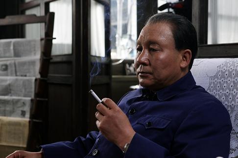 *小平邓**同志在临终前，为啥留下了三根没抽完的烟？