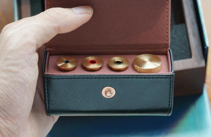 拥有一台苹果手机和华为手机,又一款华为手机新机