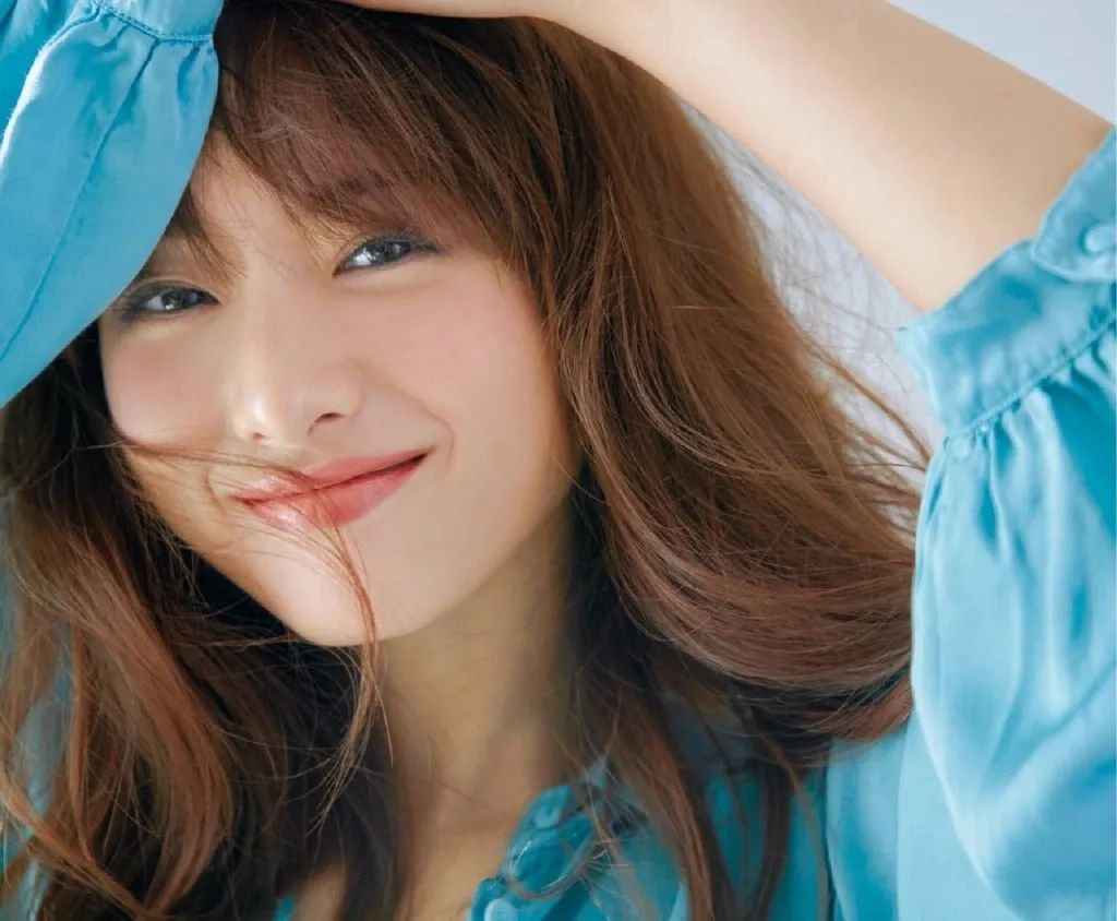 嘴凸的女生其实也很好看,凸嘴女生怎么微笑好看