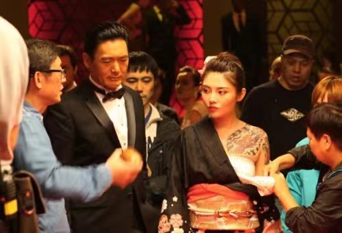 徐冬冬穿印花吊带裙全部照片,徐冬冬港风电影剧照