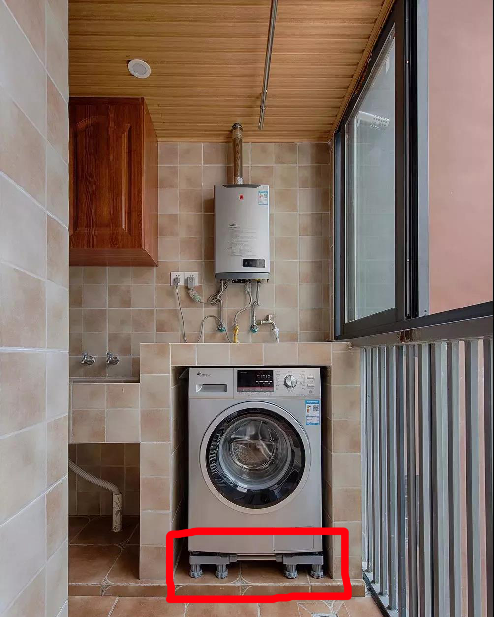 小户型阳台洗衣吊柜设计,阳台吊柜最实用的设计