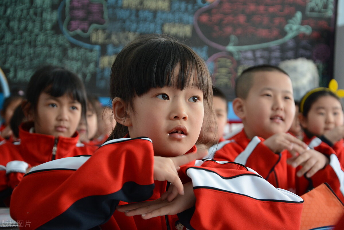 上课讲小话的学生怎么处理,老师说上课讲小话怎么回应