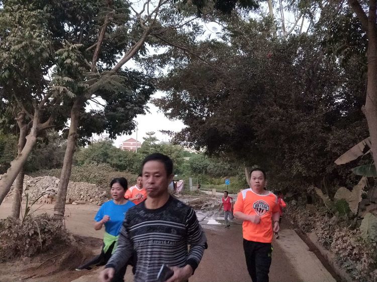 魅力深马，微马同行！六约微马助力深圳国际马拉松