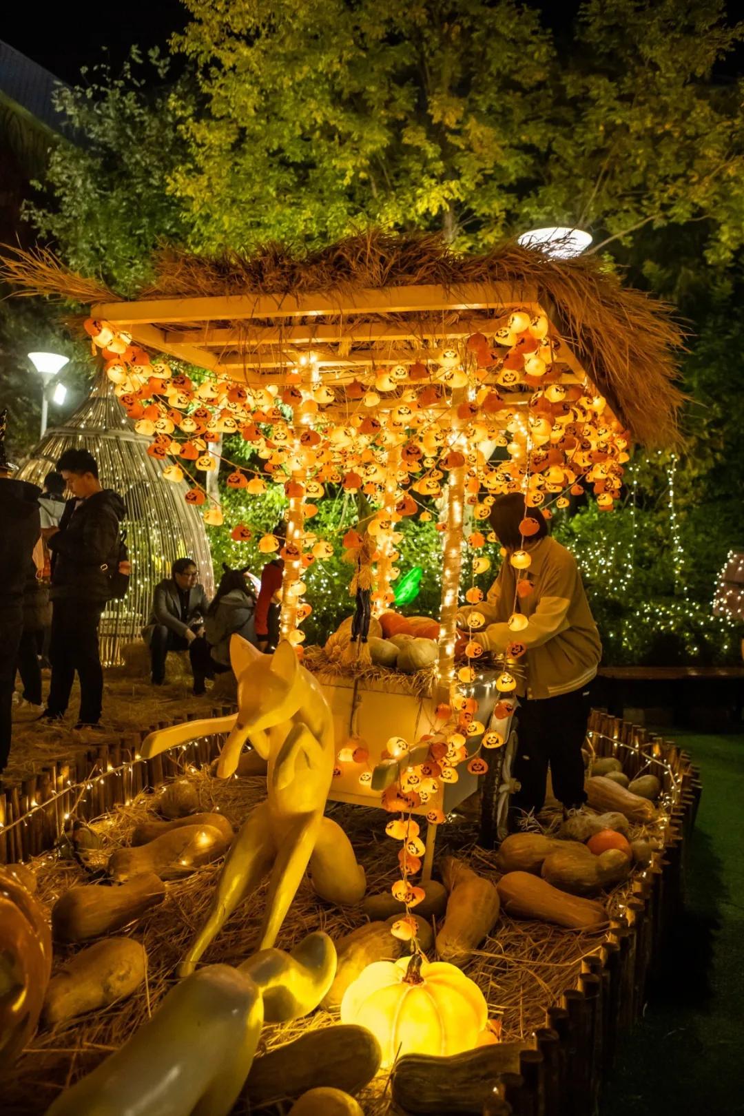 天津欢乐谷外面图片,天津欢乐谷2021万圣节灯光秀