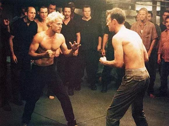 又嗨又深刻，这部豆瓣9.0的神作搁现在就是一部*片禁**