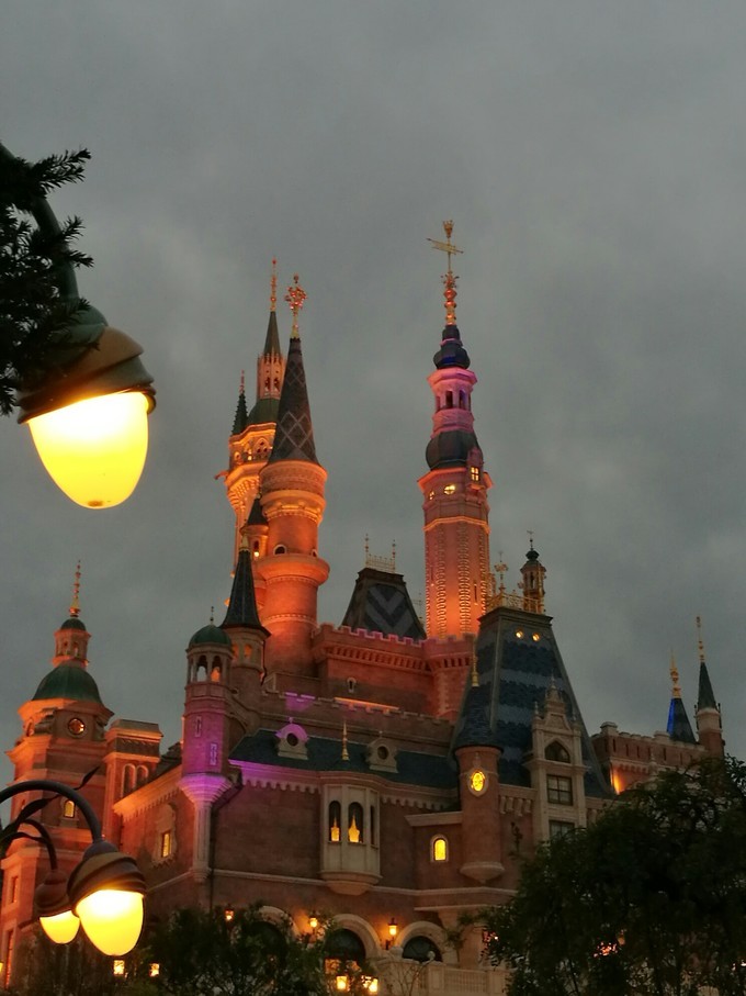 迪士尼秋日巡游完整版,平价版迪士尼游玩攻略