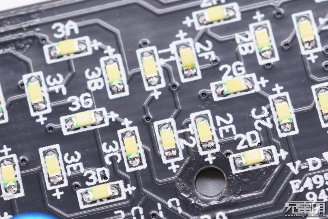 公牛插座新款和老款拆解,带USB接口公牛插排