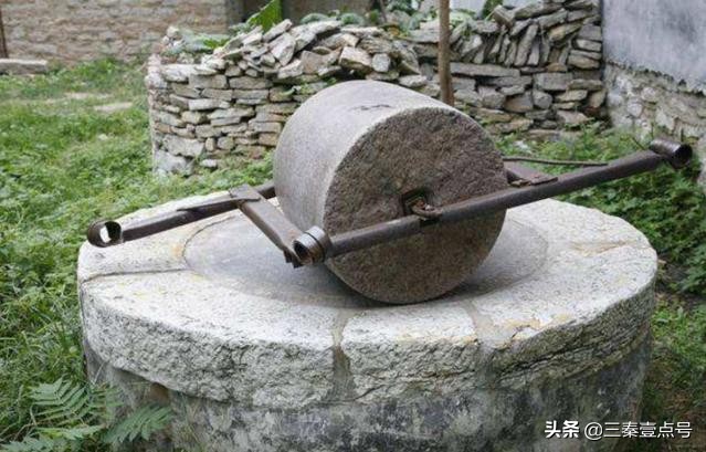 奶奶梳妆台嫁妆,奶奶的嫁妆柜子老物件