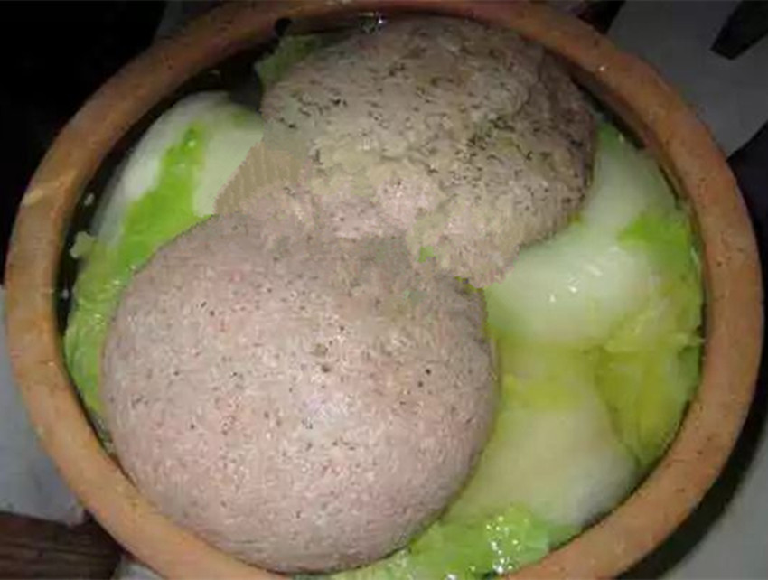 老妈用豆浆水腌酸菜，好吃还不烂，我家用了十几年