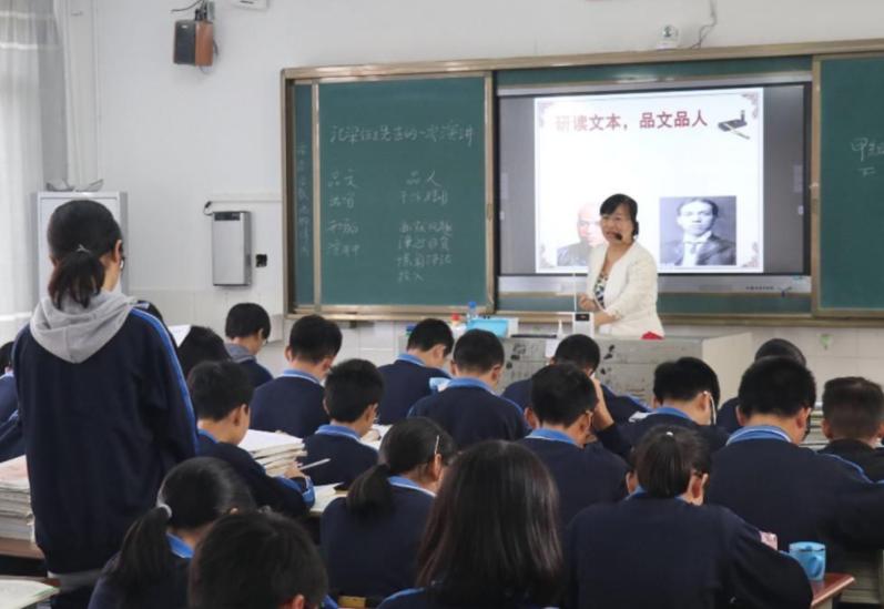 江西一中学老师，因不堪家长羞辱而起诉，分班是不是老师的错？