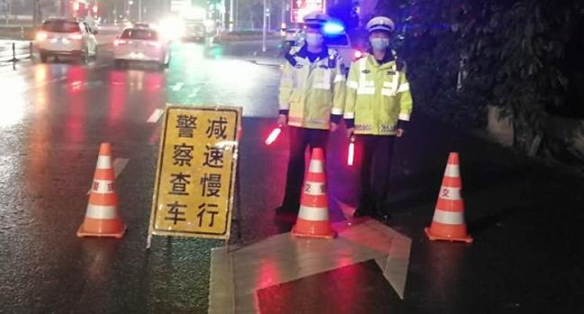 来珠海租车被带走,广州两个小伙租车来斗门