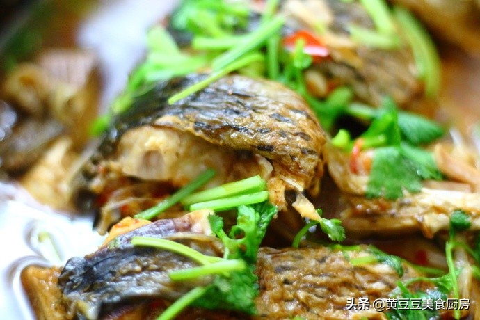 怎么做好吃又不辣的剁椒鱼,剁辣椒鱼火锅简单做法