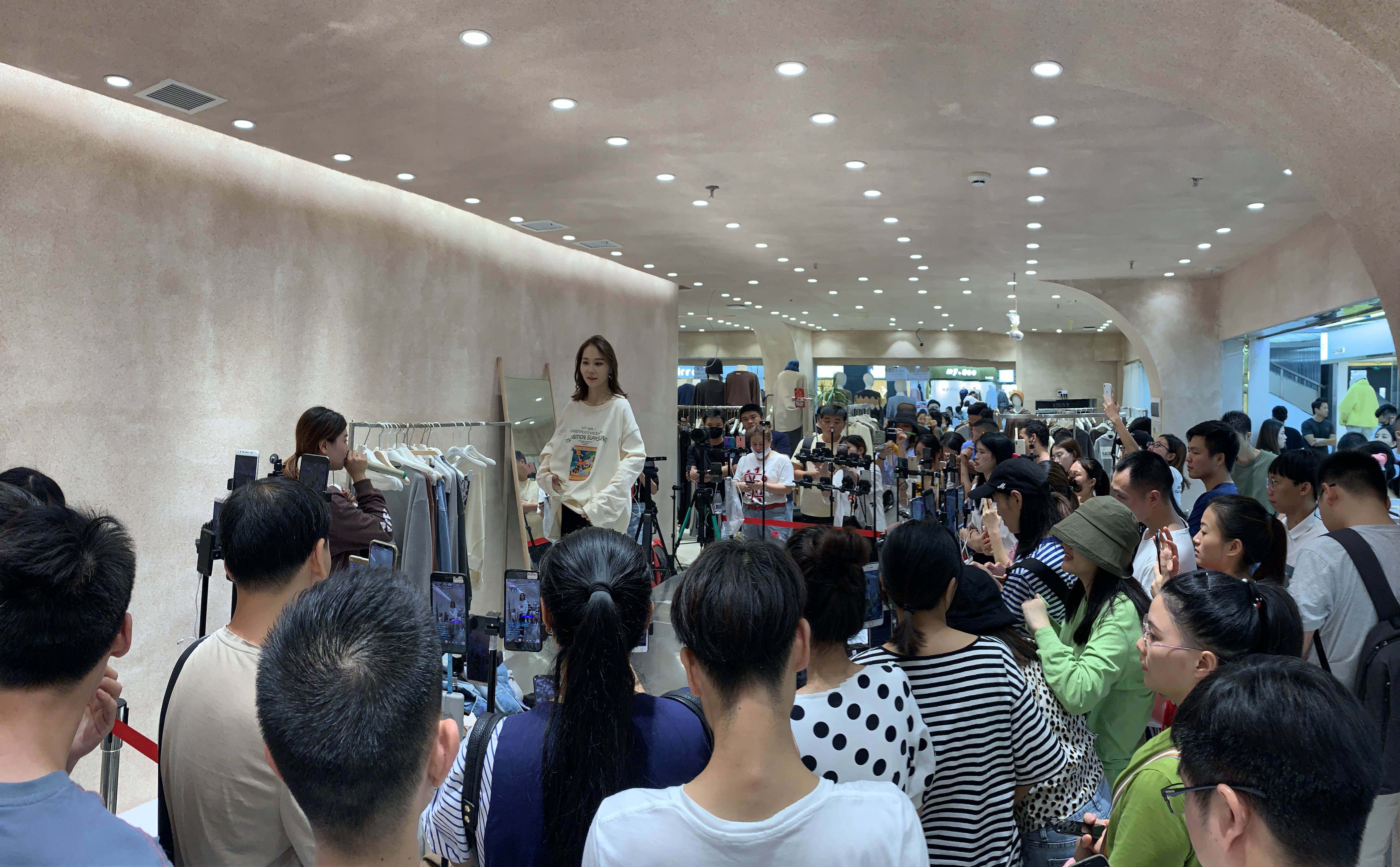 广州市天河区沙河服装批发市场,广州市沙河服装尾货货源批发市场