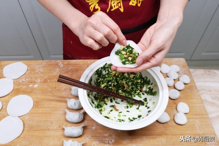 不用鸡蛋的素饺子怎么做,三鲜馅饺子怎么做最简单