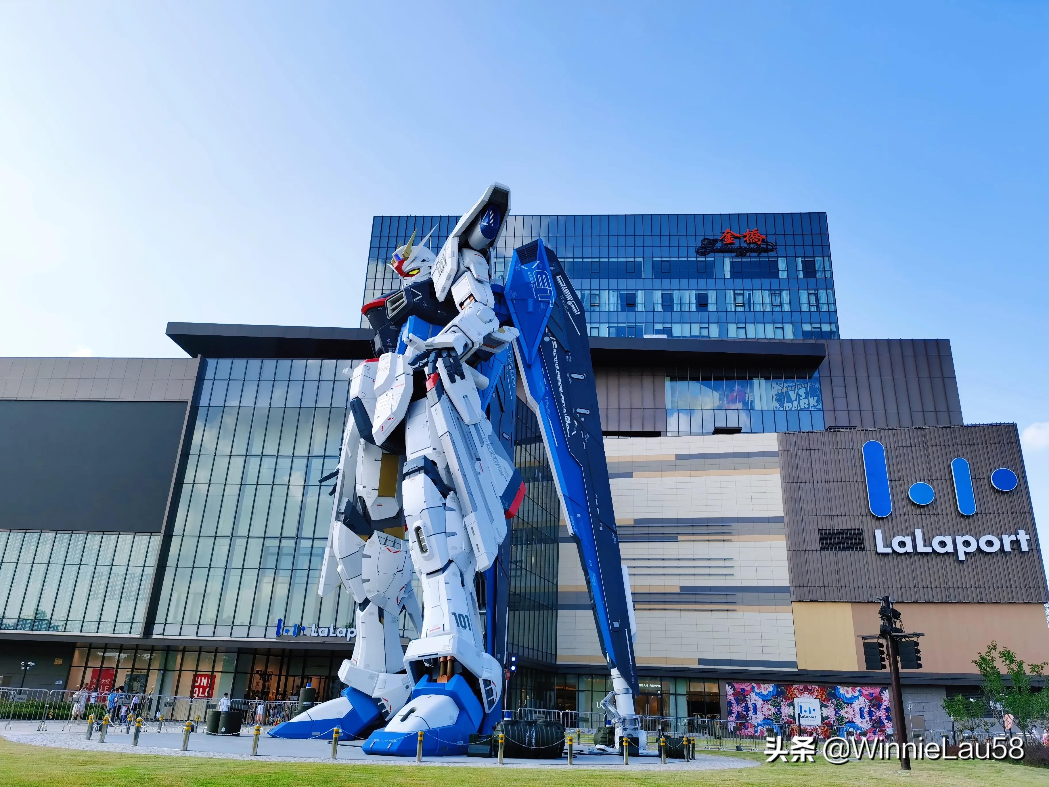探秘“啦啦宝都”18.03米高达立像中国第二个高达基地官方旗舰店