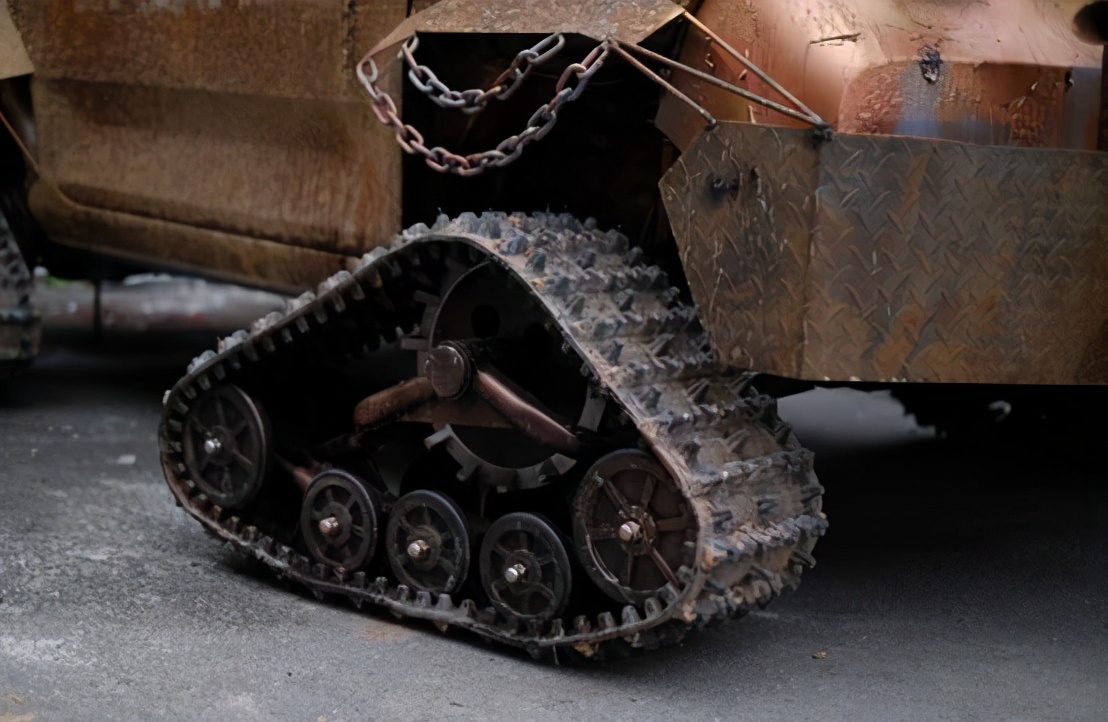 BALANCE参加“寻找五菱潮装人”打造废土风格“末日板牙”