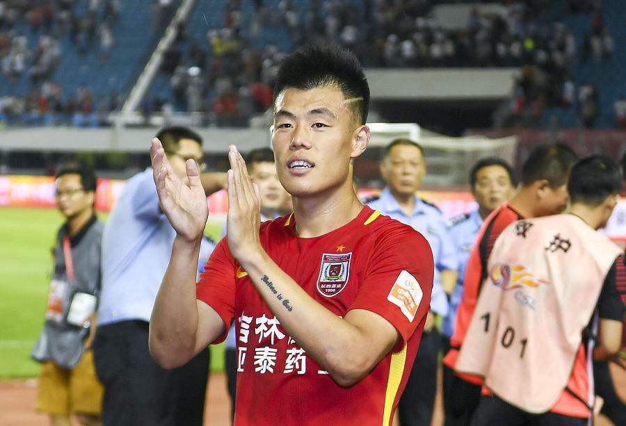 大连球员谭龙,长春亚泰谭龙加盟大连一方队