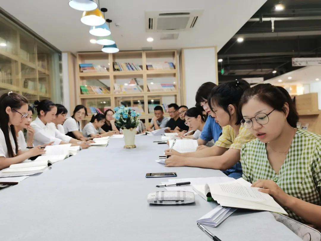 教师如何培养小学生的阅读能力,小学教师靠阅读成功