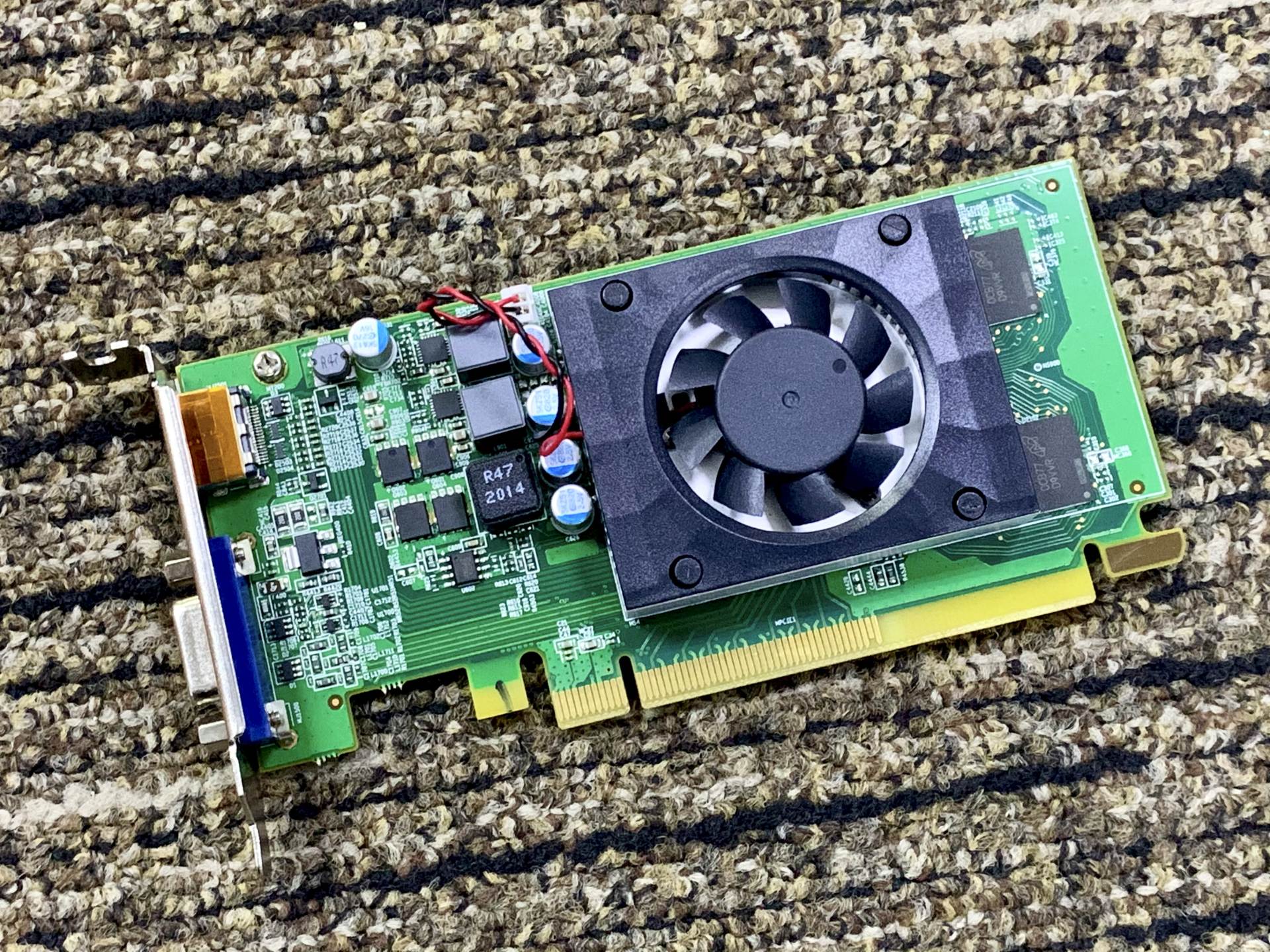 龙芯台式机是什么系统,龙芯处理器台式电脑