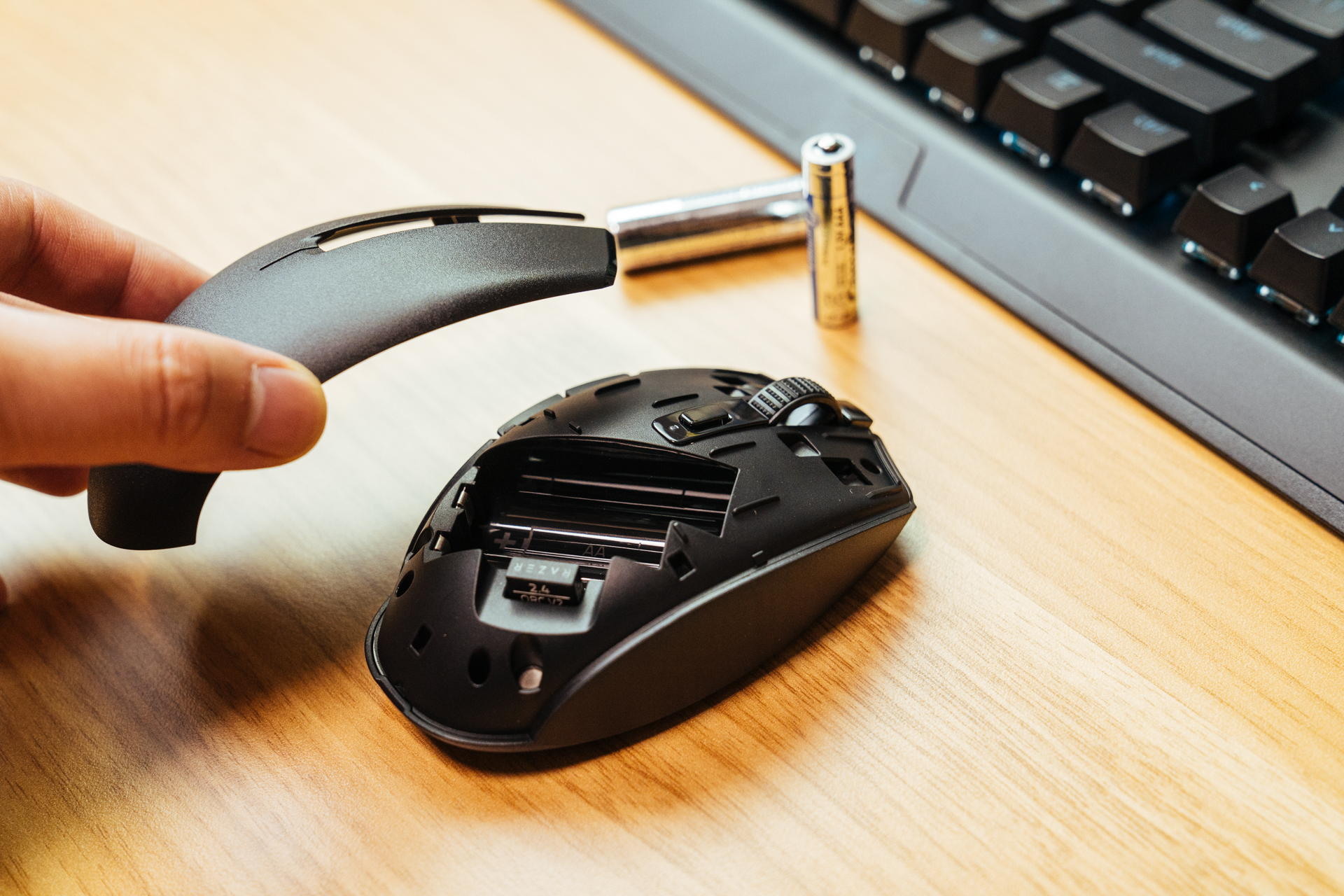 razer雷蛇毒蝰终极版轻量无线鼠标,razer八岐大蛇v2无线鼠标评测