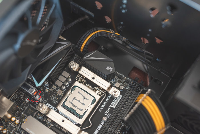 itx顶级主机配置,能提着走的机箱