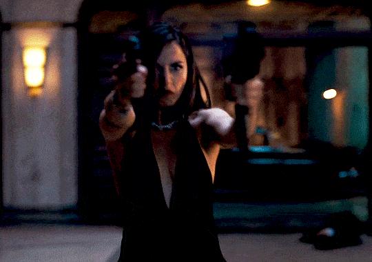 007邦女郎出场名场面,古巴007邦女郎