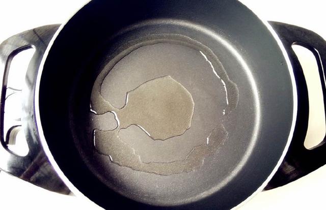 怎么样才能把鱼汤炖成奶白色,鱼汤怎么熬才是奶白色好喝视频