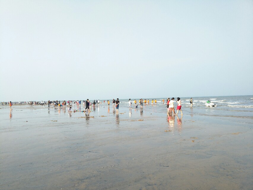 日照第三海水浴场离吴家台远吗,日照吴家台有免费的海水浴场吗
