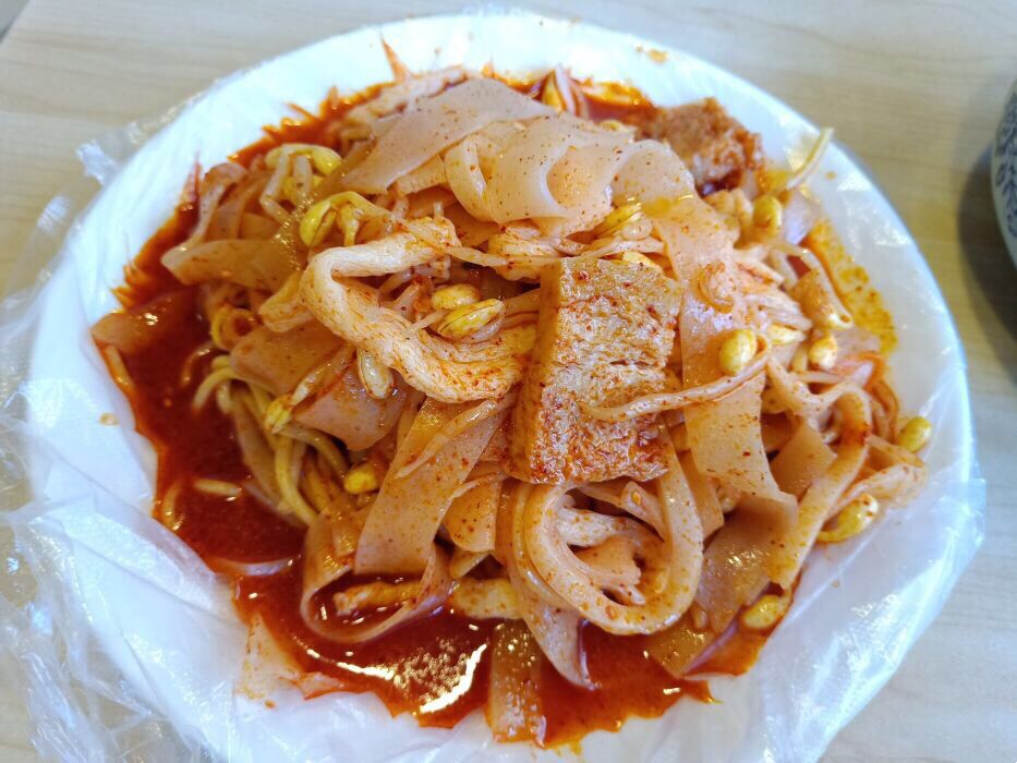 乌鲁木齐好吃的薄凉皮,乌鲁木齐当地人爱吃的凉皮