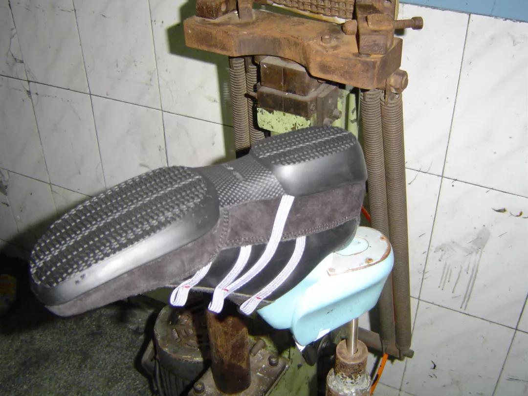 制鞋成型工艺流程,制鞋教学视频