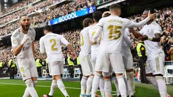 红军大奏凯歌15连胜，皇马小胜德比。威斯特*伦法**新皇登基