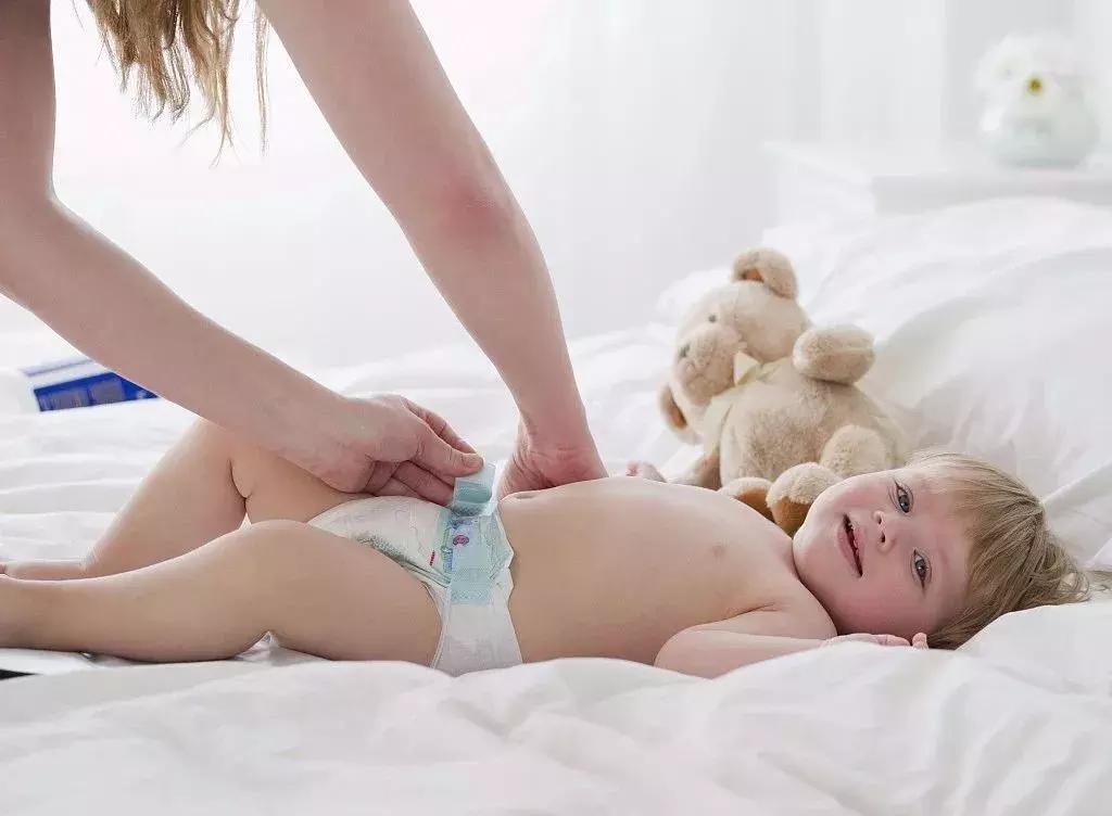 宝宝尿路感染外阴有什么症状,宝宝尿路感染是因为用了生水吗