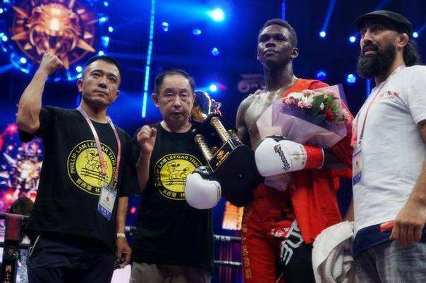 黑龙看张伟丽42秒ko安德拉德,黑龙看张伟丽vs莱莫斯外国人反应